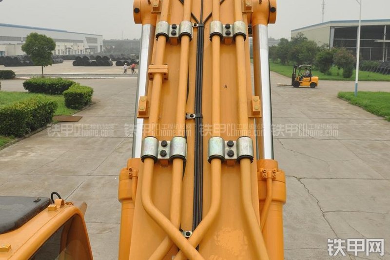 现代R385LC-9T挖掘机局部