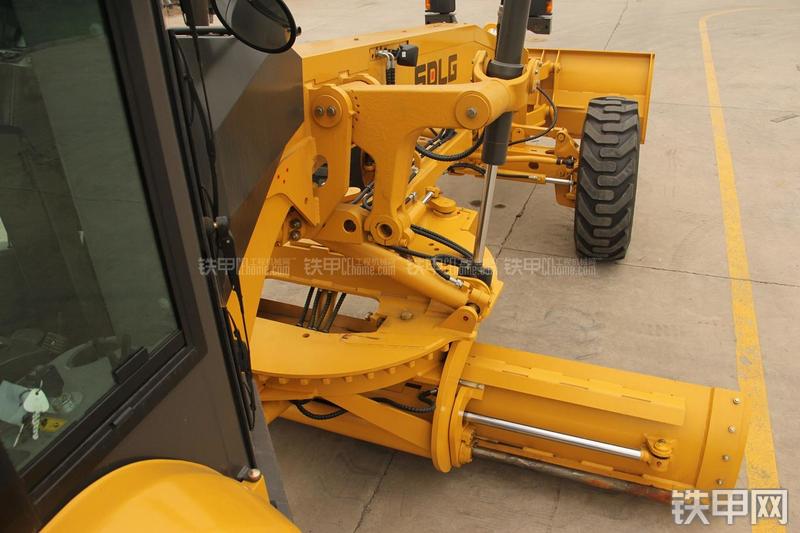 山东临工LG9190平地机局部