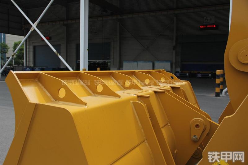 徐工LW300FN装载机局部