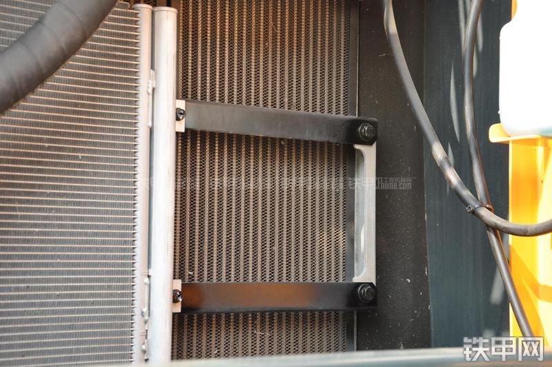 现代R305LC-9T挖掘机局部