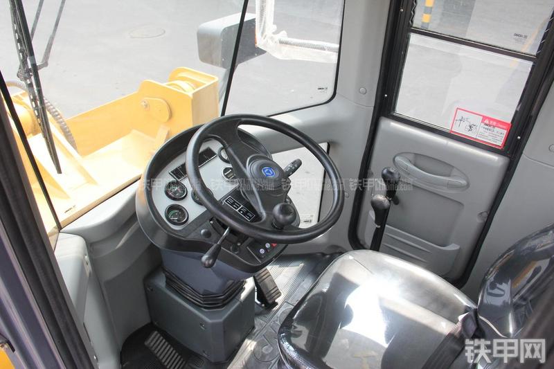 徐工LW300FN装载机局部