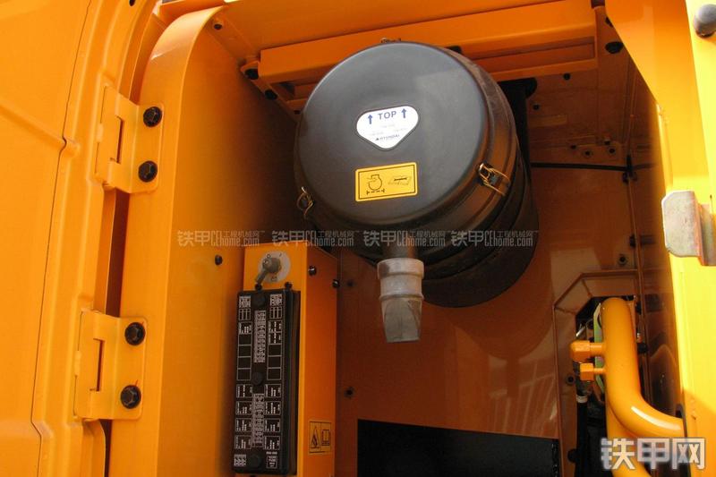 现代R335LC-9T挖掘机局部