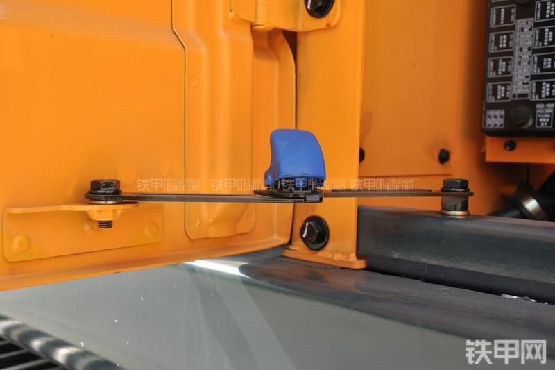 现代R305LC-9T挖掘机局部