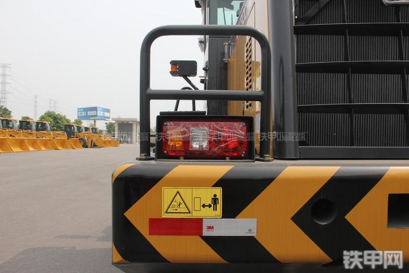 徐工LW300FN装载机局部