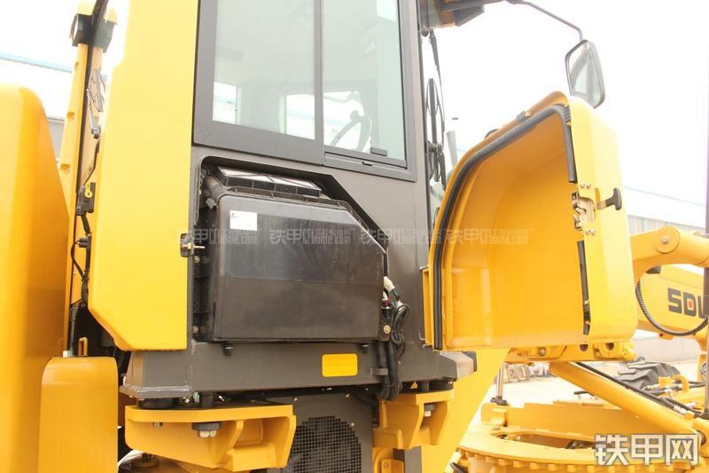 山东临工LG9190平地机局部