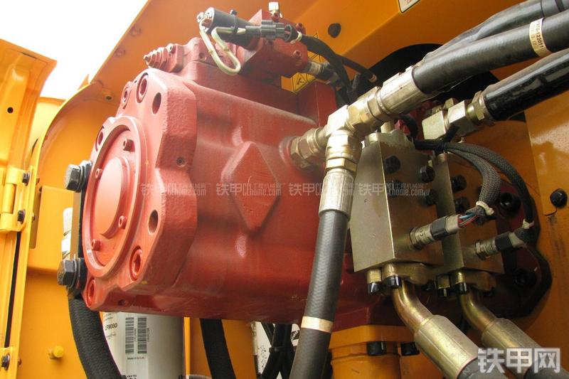 现代R485LC-9T挖掘机局部