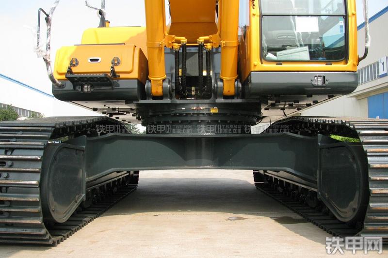 现代R335LC-9T挖掘机局部