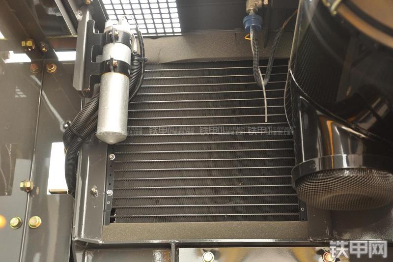 住友SH360HD-5挖掘机局部