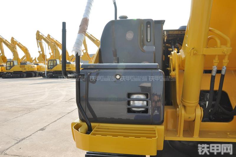 住友SH130-5挖掘机局部