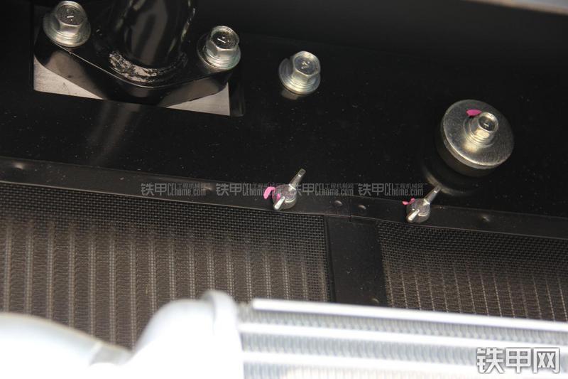 住友SH220LC-5挖掘机局部