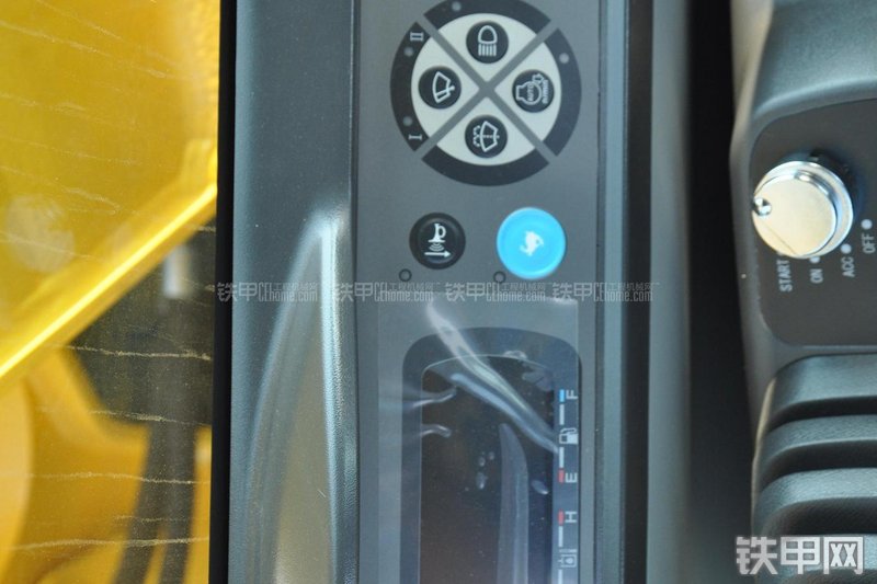 住友SH130-5挖掘机局部