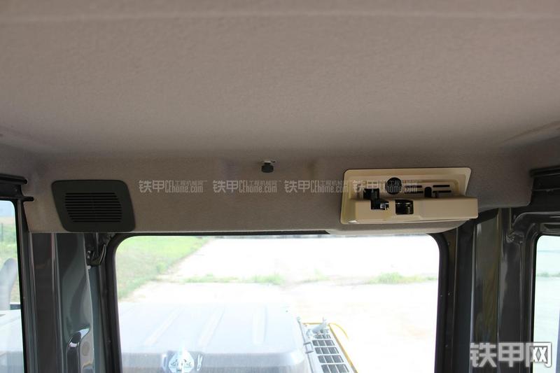 住友SH240-5挖掘机局部