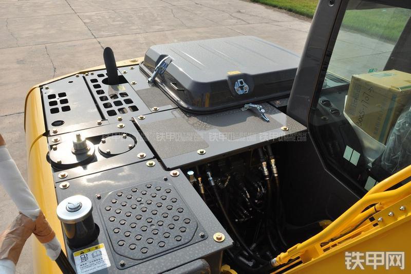 住友SH130-5挖掘机局部