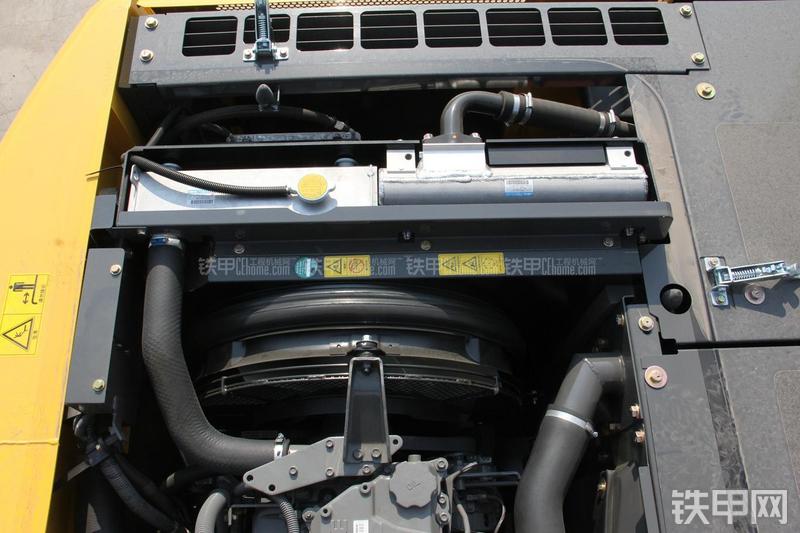 住友SH240-5挖掘机局部