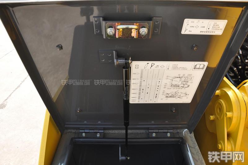 住友SH130-5挖掘机局部