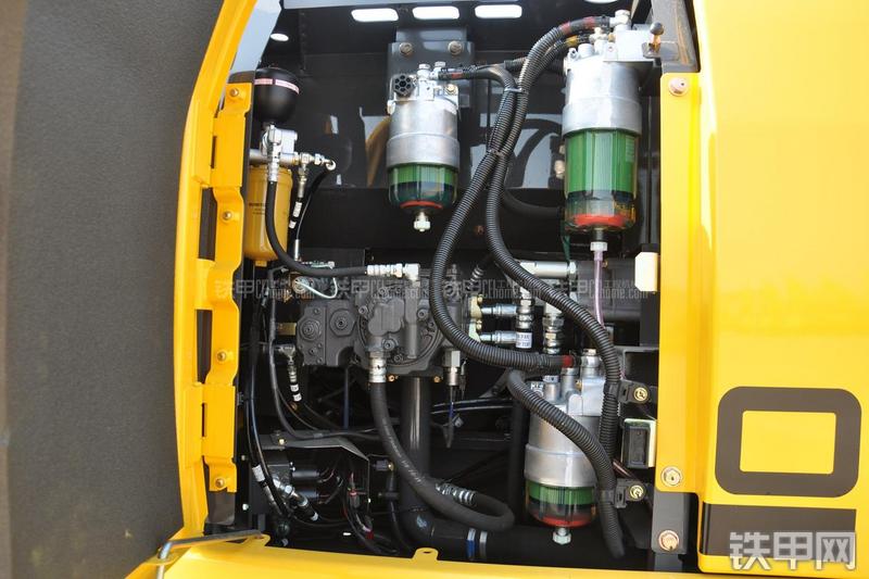 住友SH130-5挖掘机局部