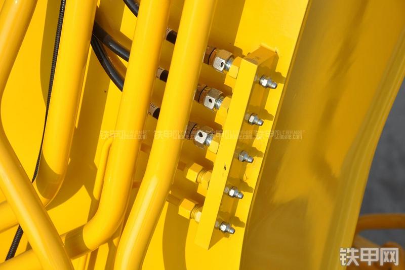 住友SH130-5挖掘机局部