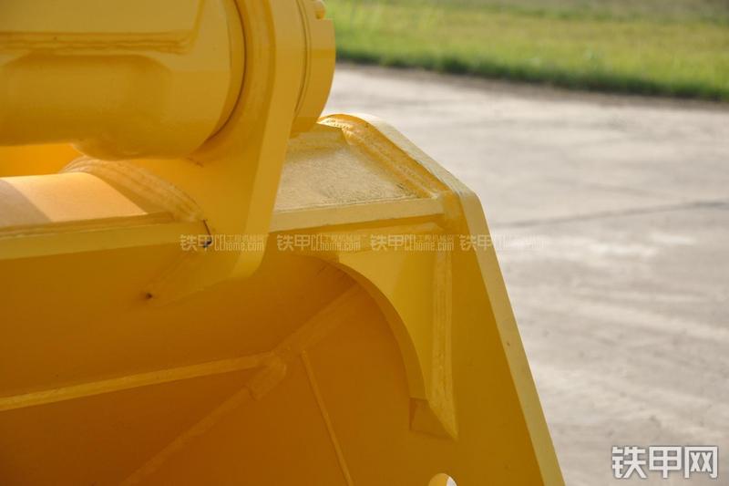 住友SH240-5挖掘机局部