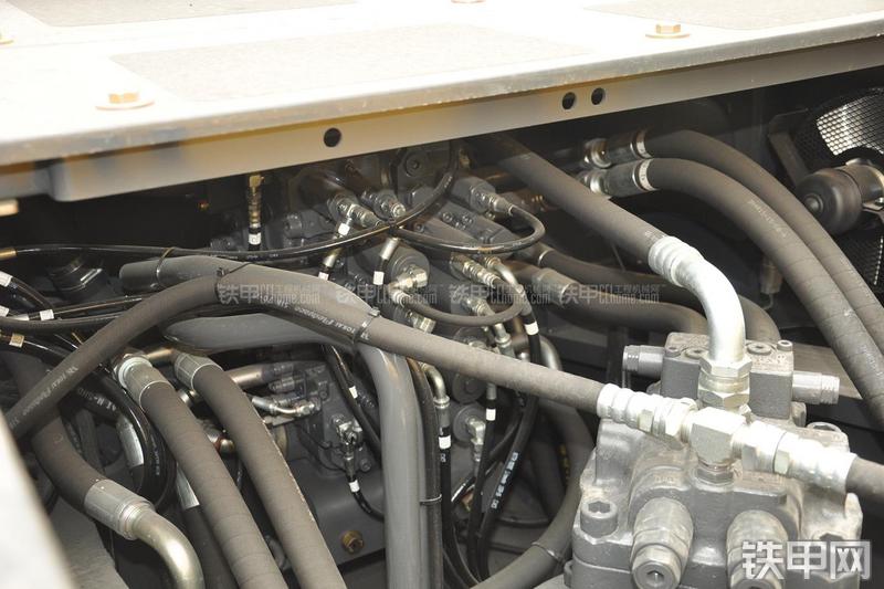 住友SH360HD-5挖掘机局部