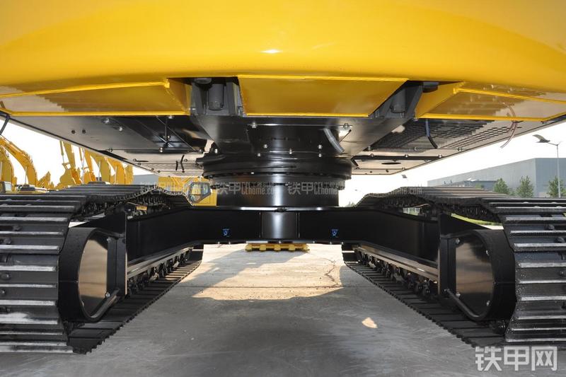 住友SH240-5挖掘机局部