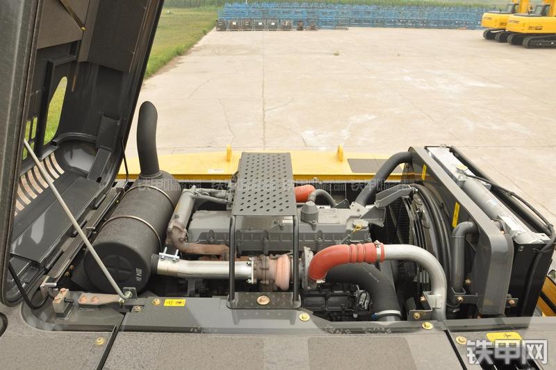 住友SH360HD-5挖掘机局部