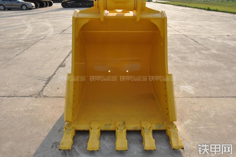 住友SH240-5挖掘机局部