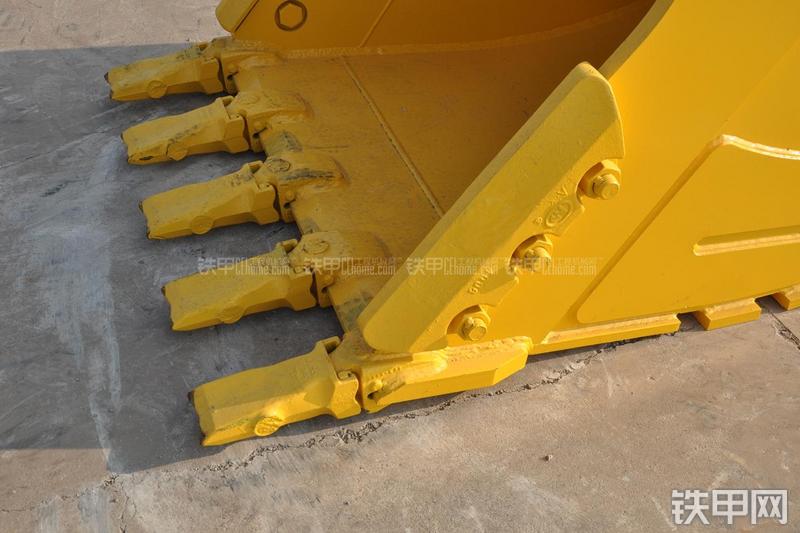 住友SH240-5挖掘机局部