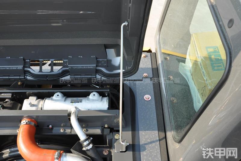 住友SH130-5挖掘机局部