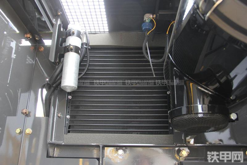 住友SH380-5挖掘机局部