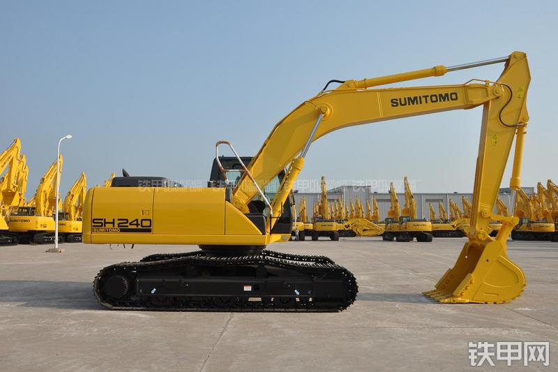 住友SH240-5挖掘机整机外观