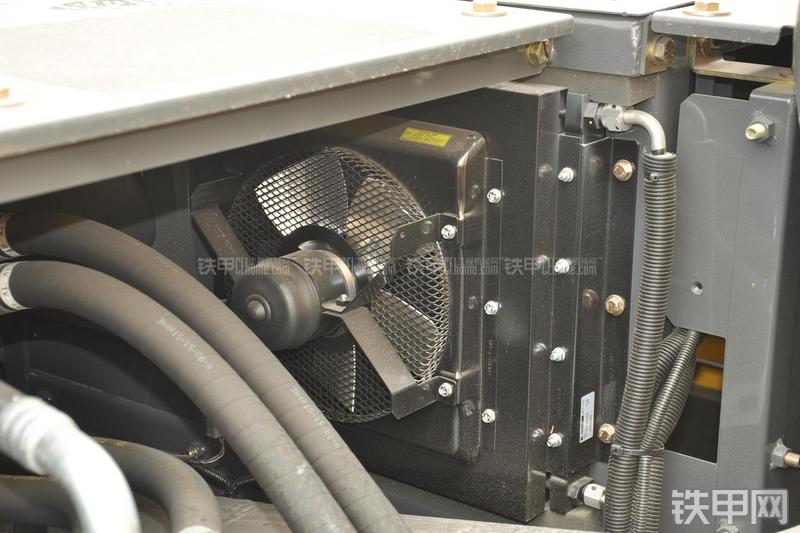 住友SH360HD-5挖掘机局部