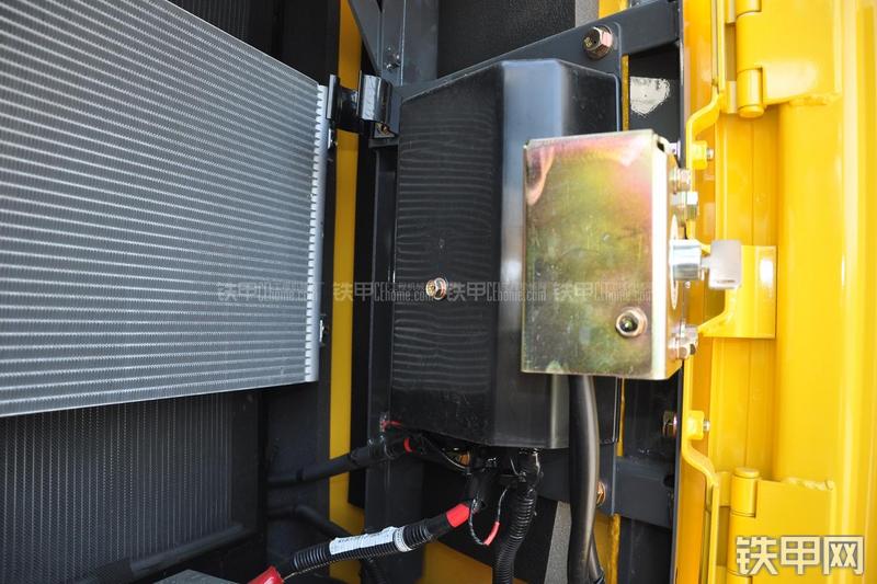 住友SH130-5挖掘机局部