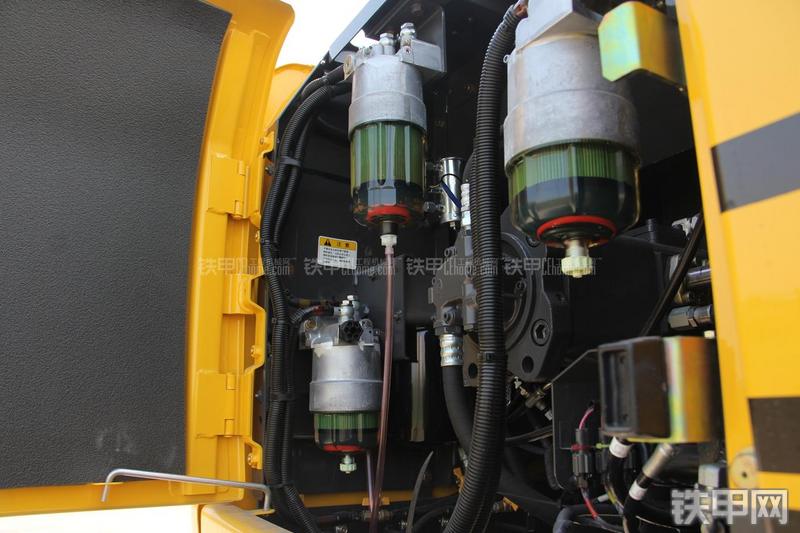 住友SH220LC-5挖掘机局部