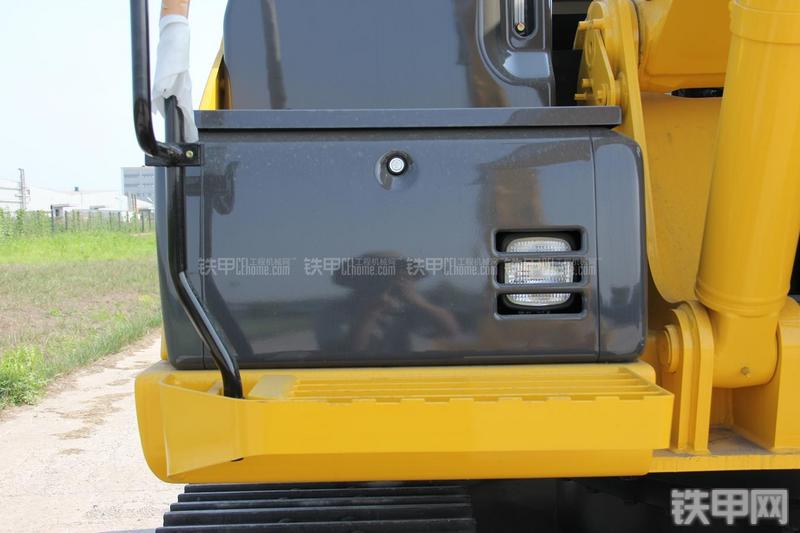 住友SH240-5挖掘机局部