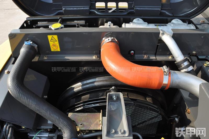 住友SH130-5挖掘机局部