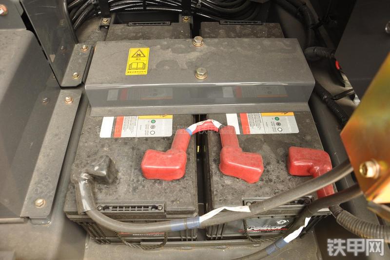 住友SH360HD-5挖掘机局部