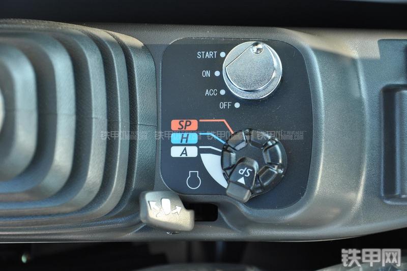 住友SH130-5挖掘机局部