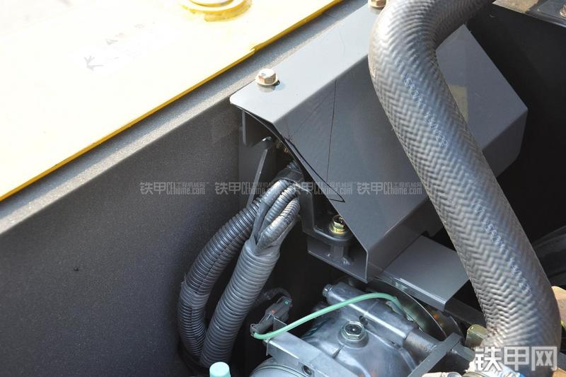 住友SH130-5挖掘机局部