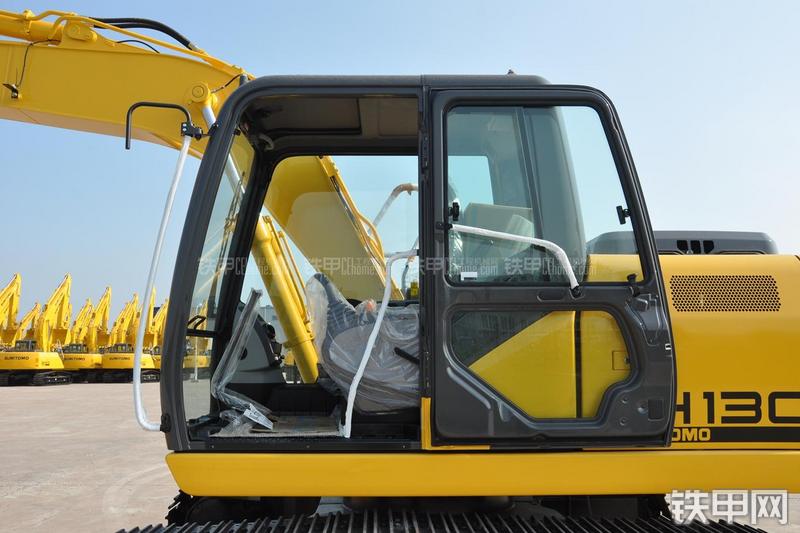 住友SH130-5挖掘机局部