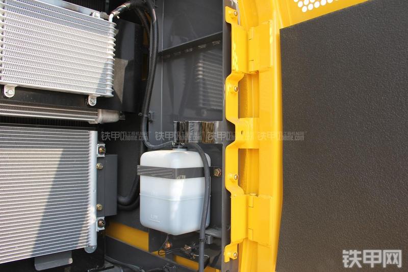 住友SH240-5挖掘机局部