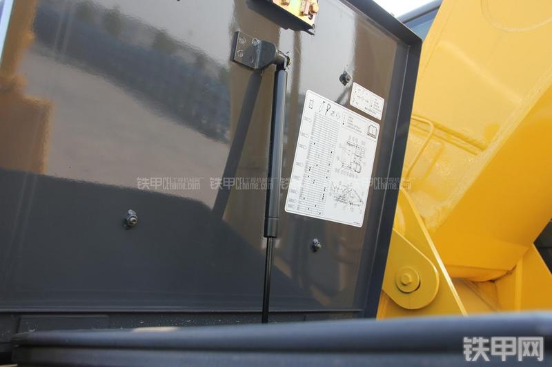 住友SH240-5挖掘机局部