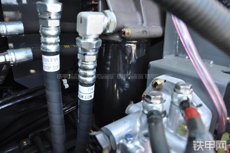 住友SH130-5挖掘机局部