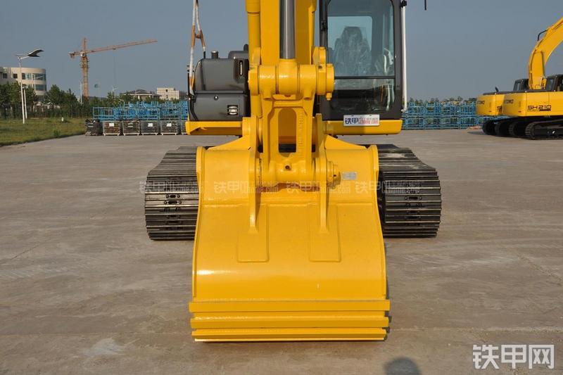 住友SH240-5挖掘机局部