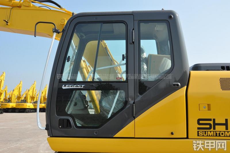 住友SH130-5挖掘机局部