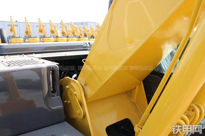 住友SH240-5挖掘机局部