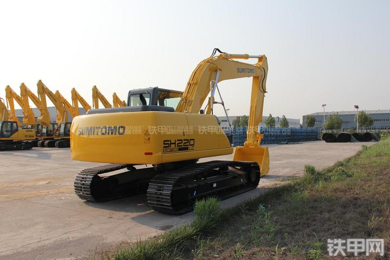 住友SH220LC-5挖掘机整机外观