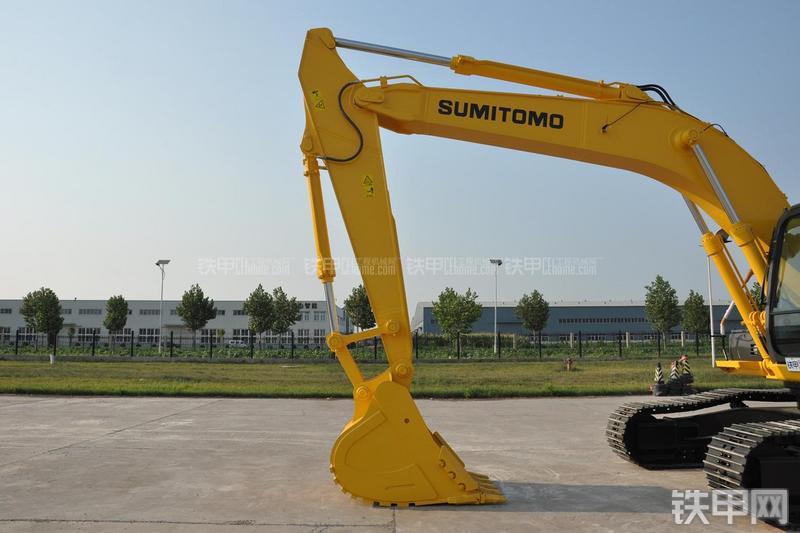 住友SH240-5挖掘机局部