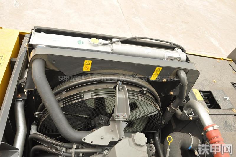 住友SH380-5挖掘机局部