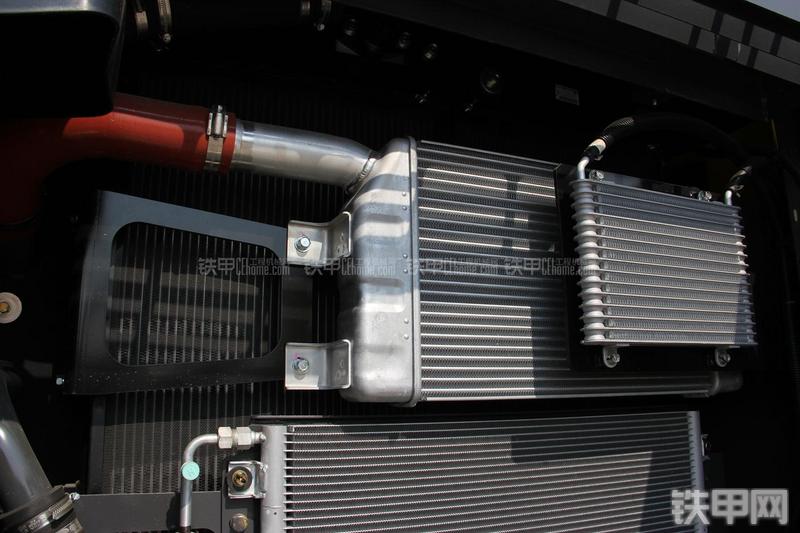 住友SH240-5挖掘机局部