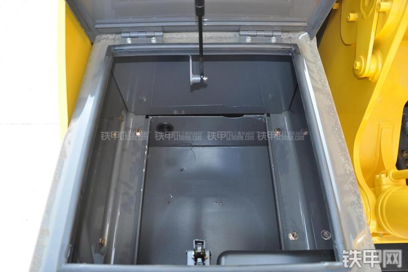 住友SH130-5挖掘机局部